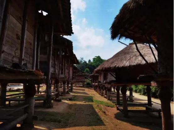 廣西與貴州交界處的 菇類(lèi)村 ,女性衣著開(kāi)放,以母系社會(huì)為主